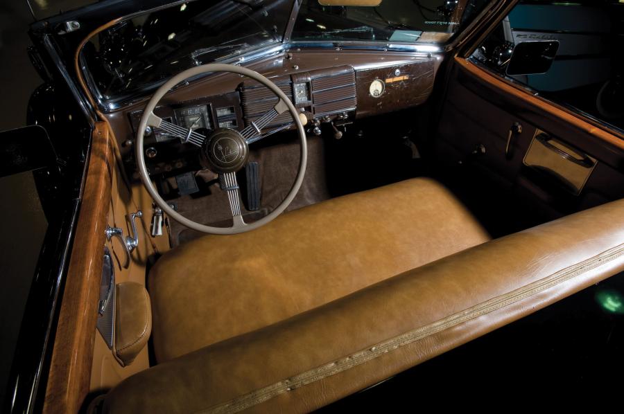  Cadillac V16 Presidential Convertible Parade Limousine by Fleetwood 1938 года  (фото 20 из 57)